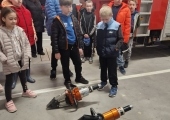 58253